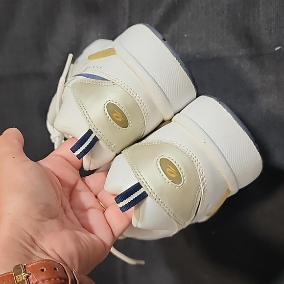 Easy Spirit Women's White Walk Run Sneakers.  9 - Picture 7 of 15